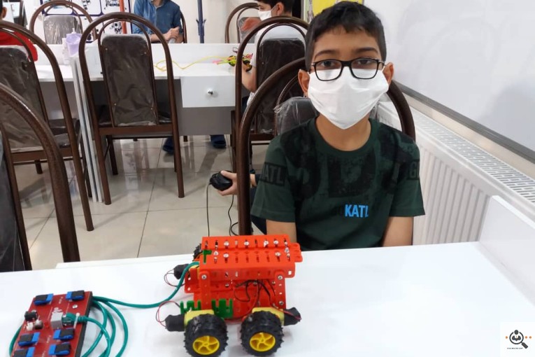 آموزشگاه رباتیک راحیل گستر در شیراز