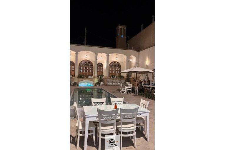 کافه رستوران آریانا در کاشان