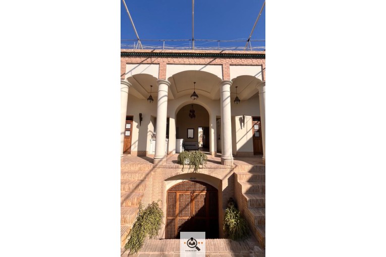 کافه رستوران آریانا در کاشان