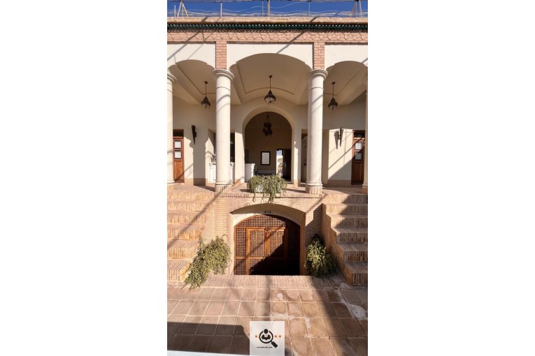 کافه رستوران آریانا در کاشان