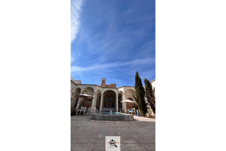 کافه رستوران آریانا در کاشان