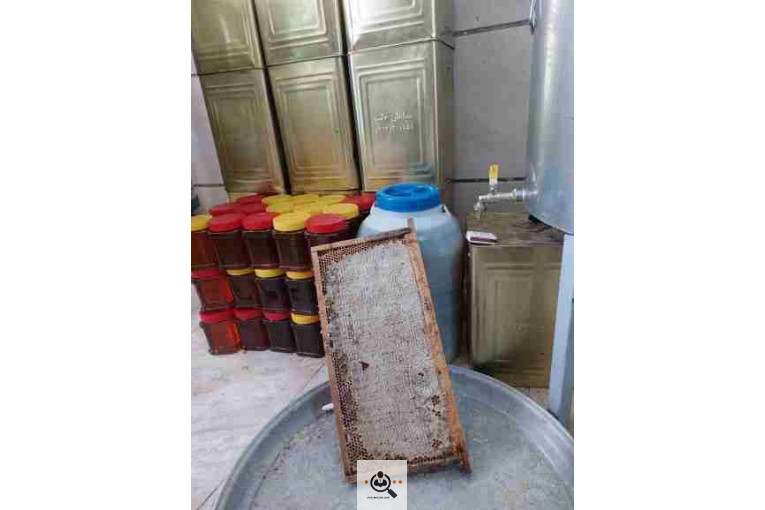 فروشگاه عسل طبیعی رسول سنگین آبادی در سنندج