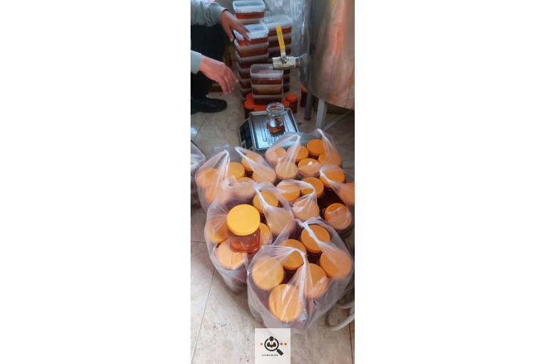 فروشگاه عسل طبیعی رسول سنگین آبادی در سنندج