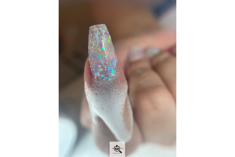 خدمات تخصصی کاشت ناخن و مژه مصی در رشت