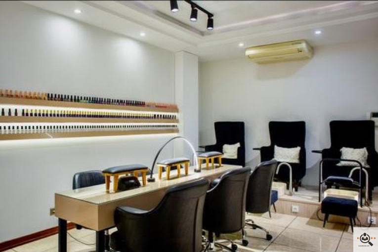 بوتیک سالن آرایش و زیبایی سفری در تهران