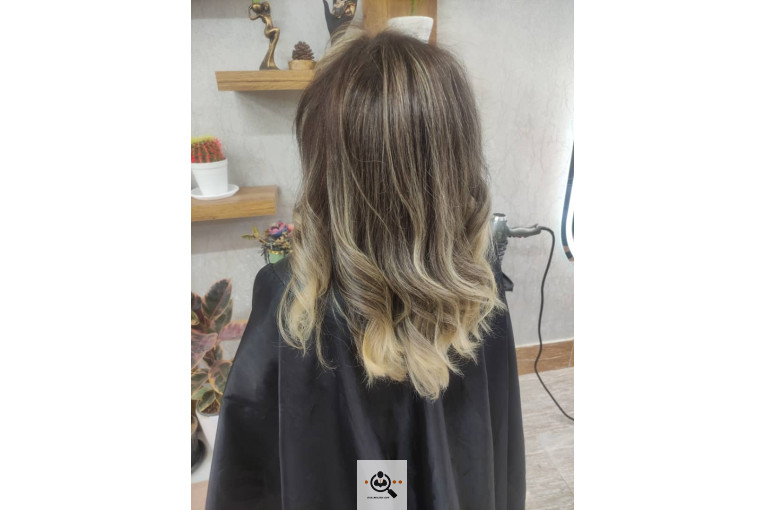 سالن آرایش و زیبایی بانو رضازاده در کاشان