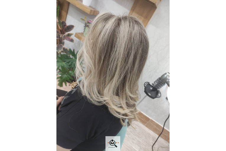 سالن آرایش و زیبایی بانو رضازاده در کاشان