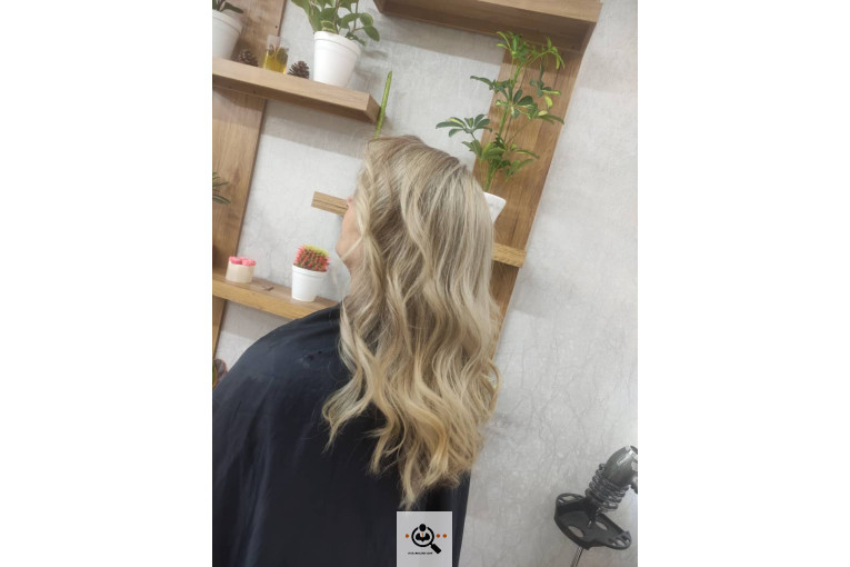 سالن آرایش و زیبایی بانو رضازاده در کاشان