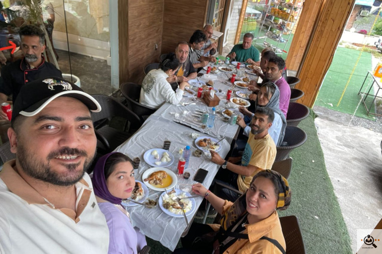 رستوران اکبر جوجه برادران کلبادی در زیراب 