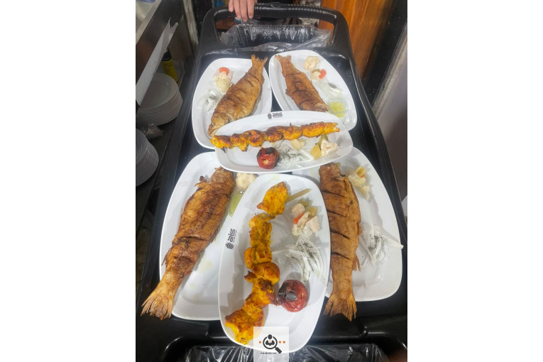 رستوران اکبر جوجه برادران کلبادی در زیراب 
